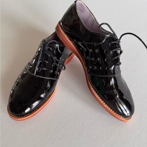 Johnston & Murphy Oxford Style Black Patent Leather Shoes, 6 1/2M, tie closure